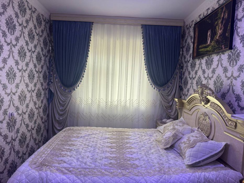 Sergeli 8 hudud 7 etajka dom 2 etaji 2 xona uy sotiladi.Fayzli uy.