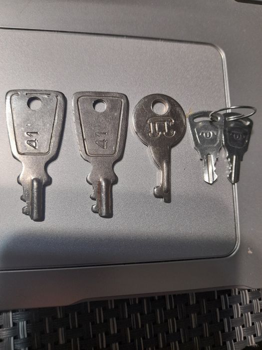 Малки стари ключета,ретро и ламаринен предпазител за печка