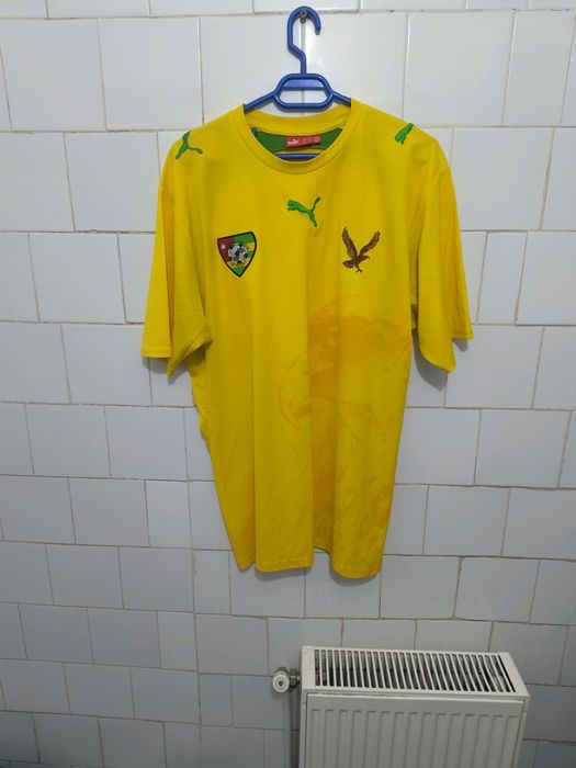 Tricou marca Puma mărime L culoare galbenă