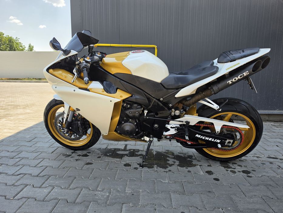 Yamaha R1 Big Bang 2011