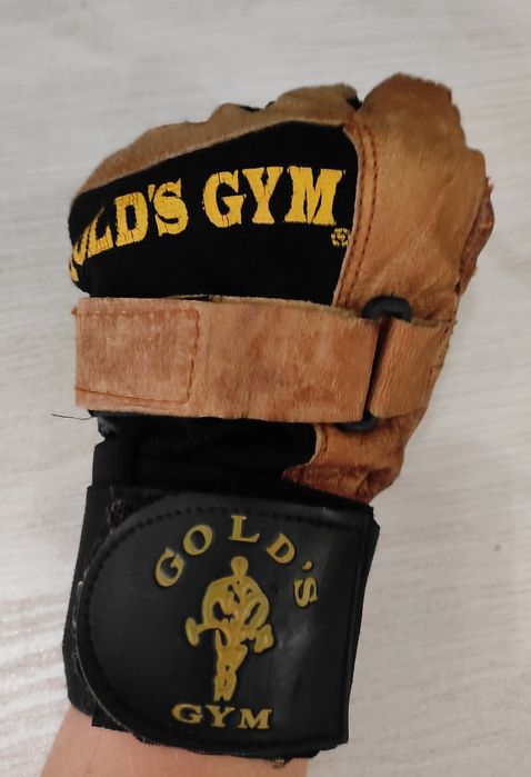 Продаются перчатки без пальцев из натуральной кожи.Мягкие и лёгкие. L