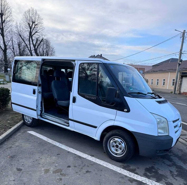 Vand Ford Transit 8+1 cu AC