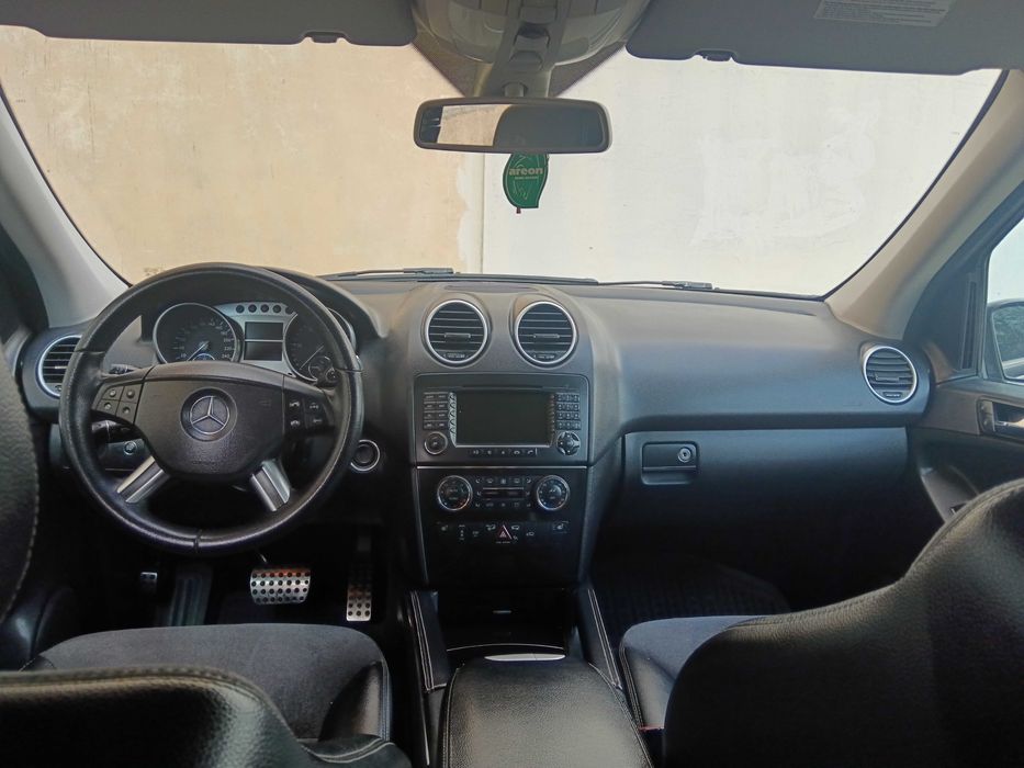 Mercedes ML autoutilitara 5 locuri