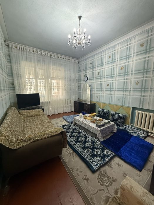 Срочно. Чирчик. Продается 3-комнатная квартира. Сталинка