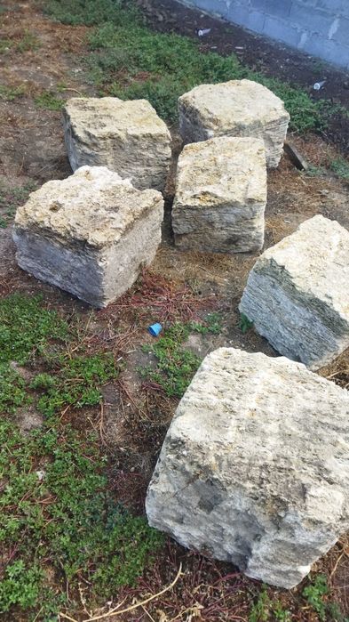 Големи камъни за основа