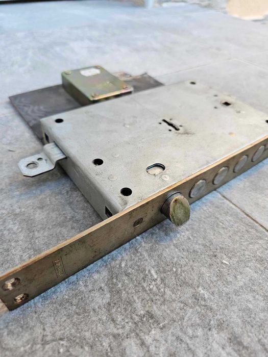 Брава за външна врата "Mottura"