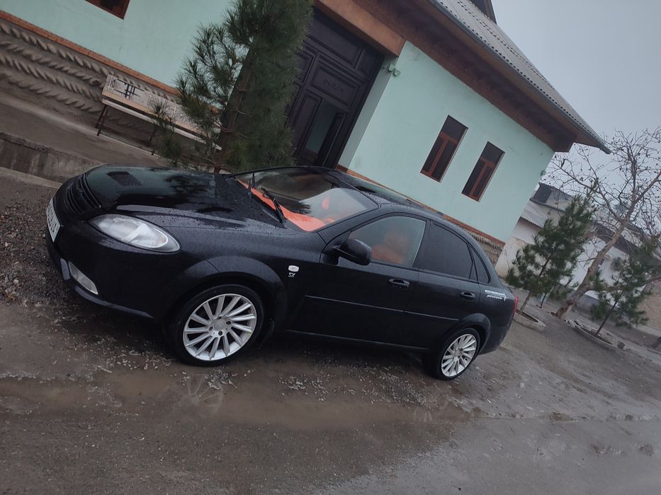 Saka diska jentirada turibdi tayor