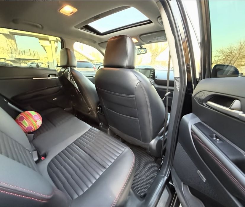 Kia Sonet 2025, 8000KM. Full.