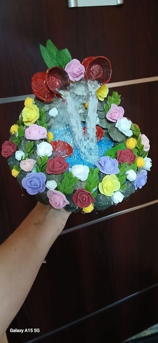 Cascada disain cu led și trandafiri de săpun