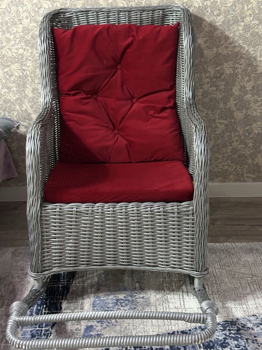 Продам,Кресло -Качалка , ротанг