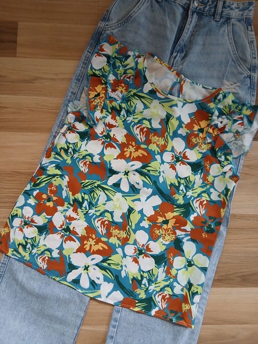 Bluză Nouă Superba cu print floral și mâneci cu volane