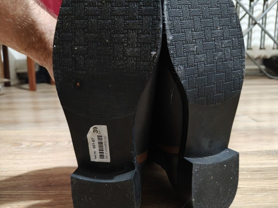 Срочно продам весенние осенние сапоги