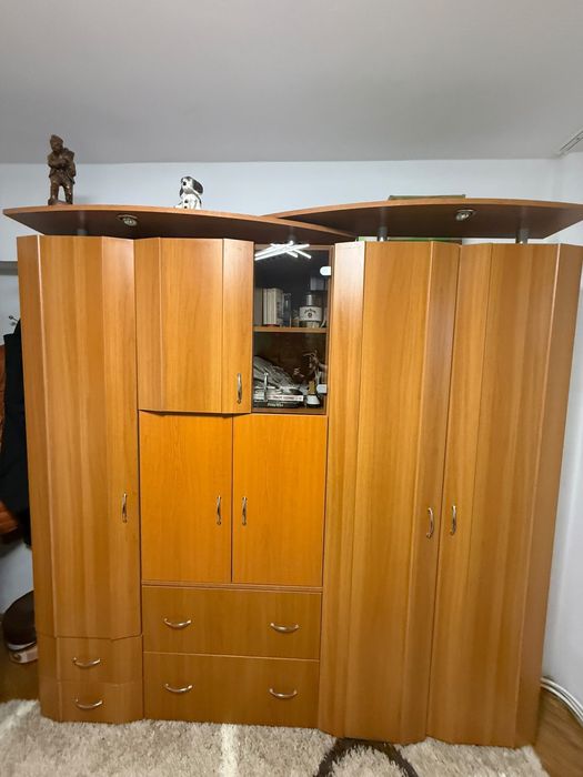 dulap living cu vitrina sertare rafturi bara haine