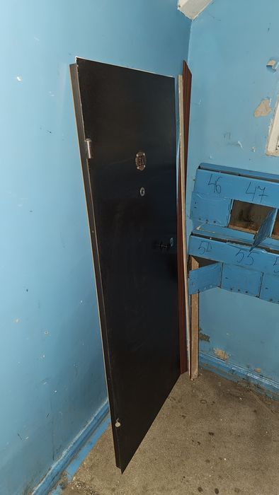 Продам входные дверь