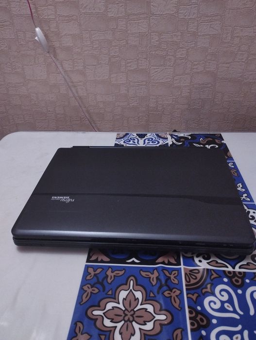 Ноутбук Fujitsu-Siemens Amilo Pi2550