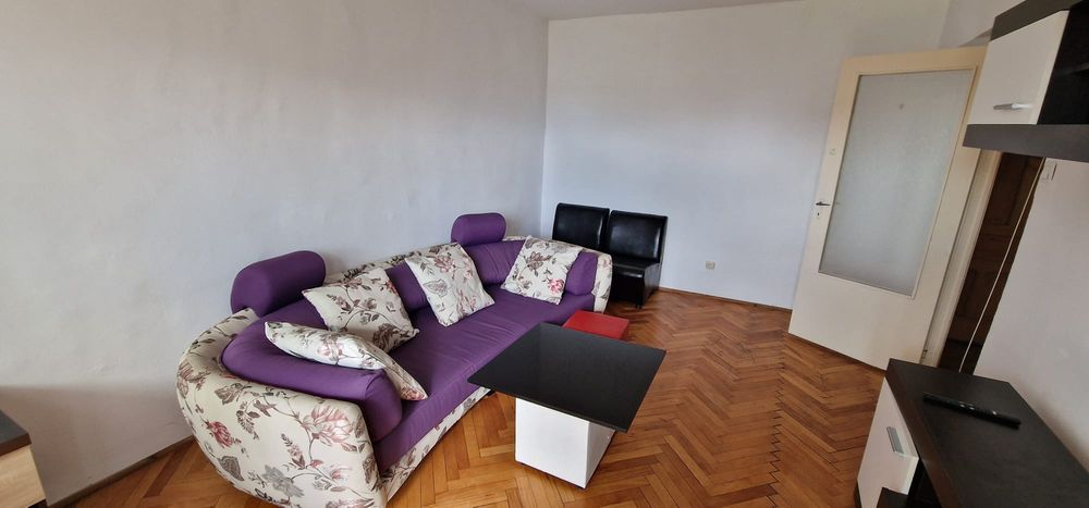 Închiriez apartament