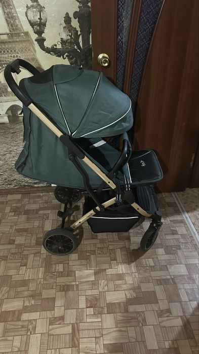 Продам коляску Новая