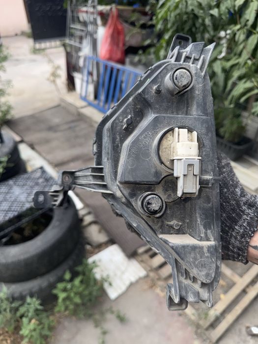 Продам правую противотуманную фару