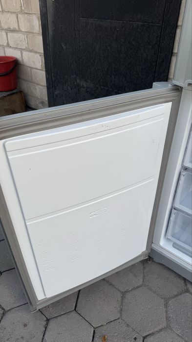 Холодильник Indesit