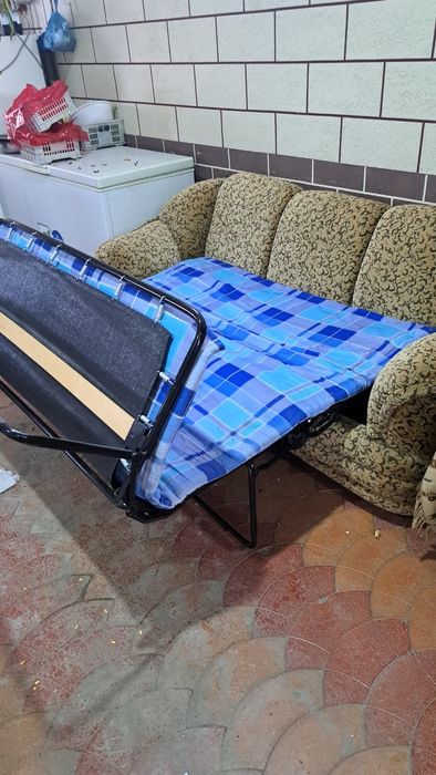 Срочно продам диван раскладной.