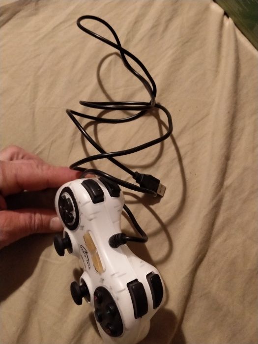 нов геймърски джойстик