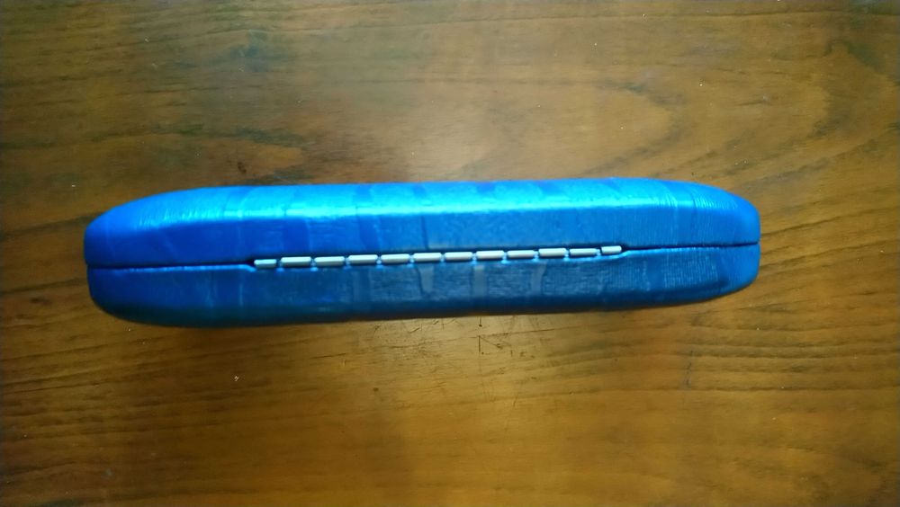 Кутия за очила синя.