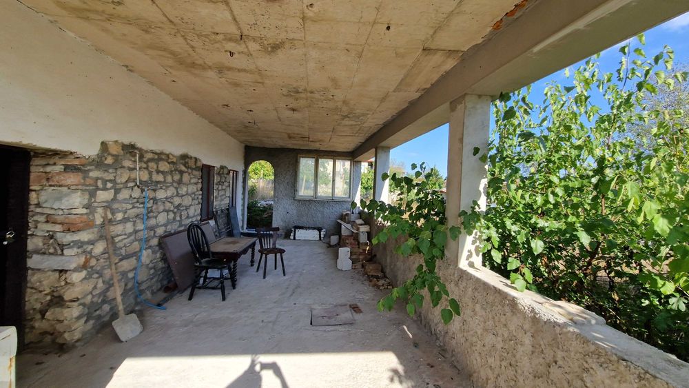 Продава се Къща в с. Здравец, Област Варна - 510 кв.м за 410 €/кв.м - Снимка #1