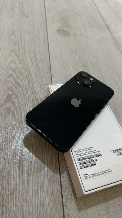 Продам iPhone 13 темно-синий 128 ГБ