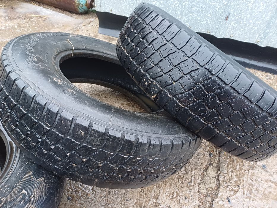 Продам резину на уаз