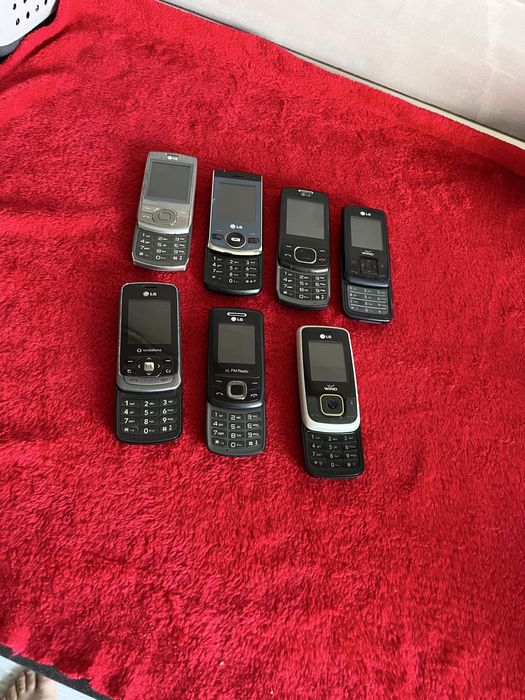 Telefon pe sina Lg . Pret/bucata