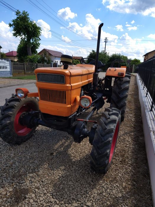 Vând tractor fiat 650