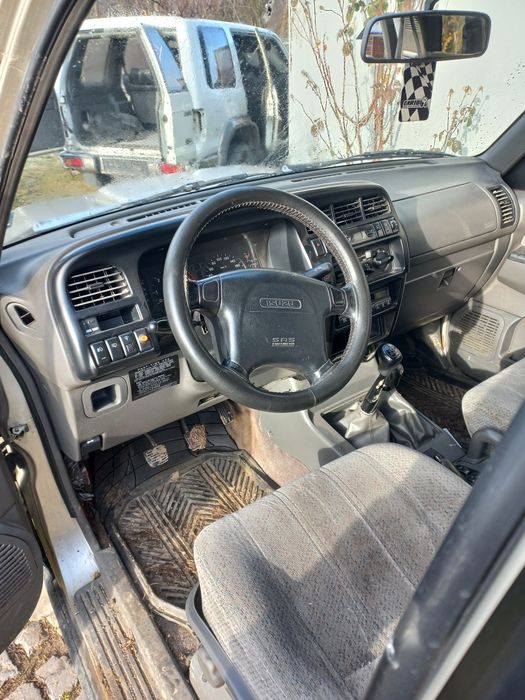 Isuzu trooper  на части