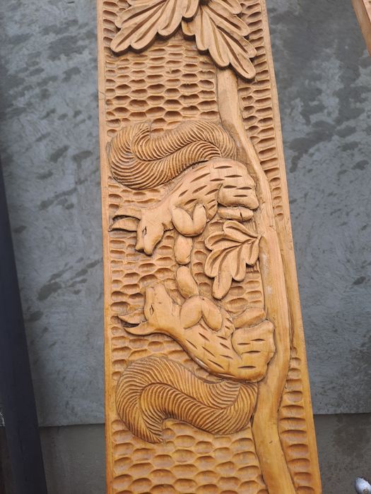 Draperii din lemn sculptate