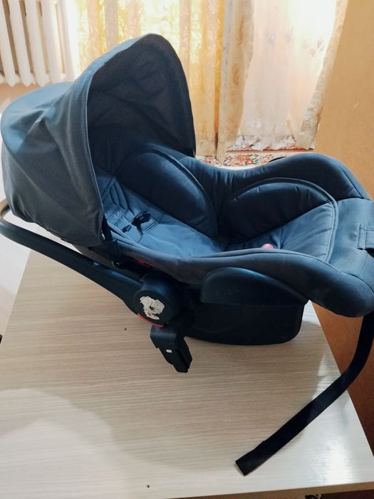 Avto kreslo sotiladi