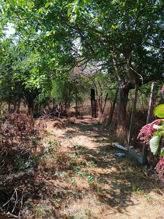 Къща с двор с.Изворско