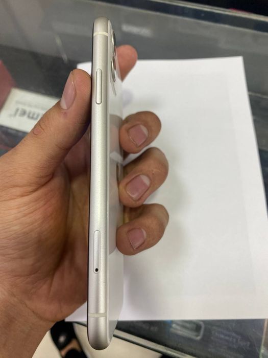 Iphone 11       64 GB