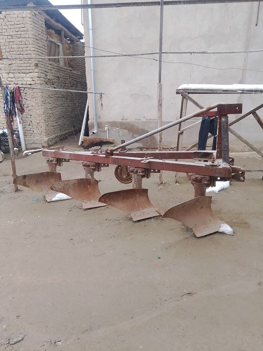 Плуг 4 корпус 35 стойка.