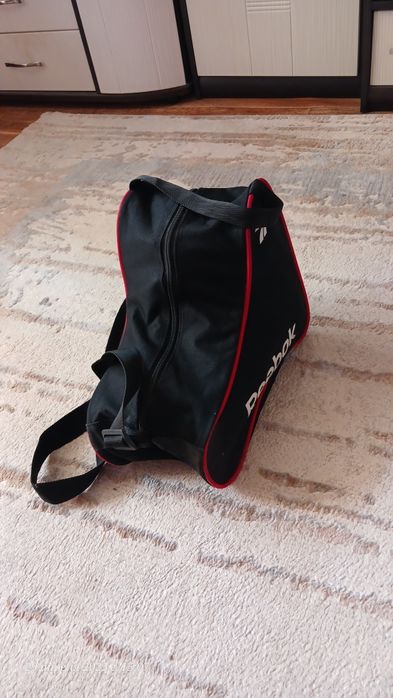 Коньки с чехлом.