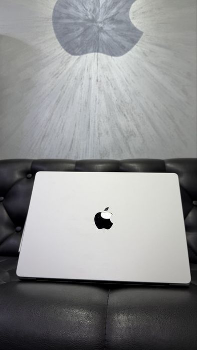 Apple MacBook Pro M3 Pro 18GB/512GB 14 Экран в идеальном состояние