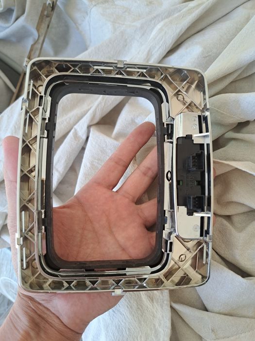 Продам детал от бара мерседес 204 автомат коробка.состояние отличное.