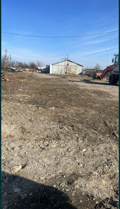 Închiriez hală + teren