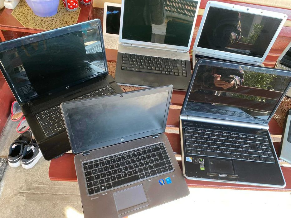 8 Laptopuri Toate la pachet 380 Lei