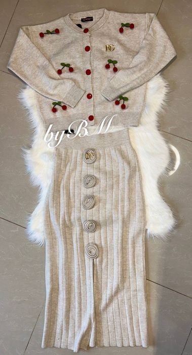 Compleu dama tricot cu cireșe și trandafiri