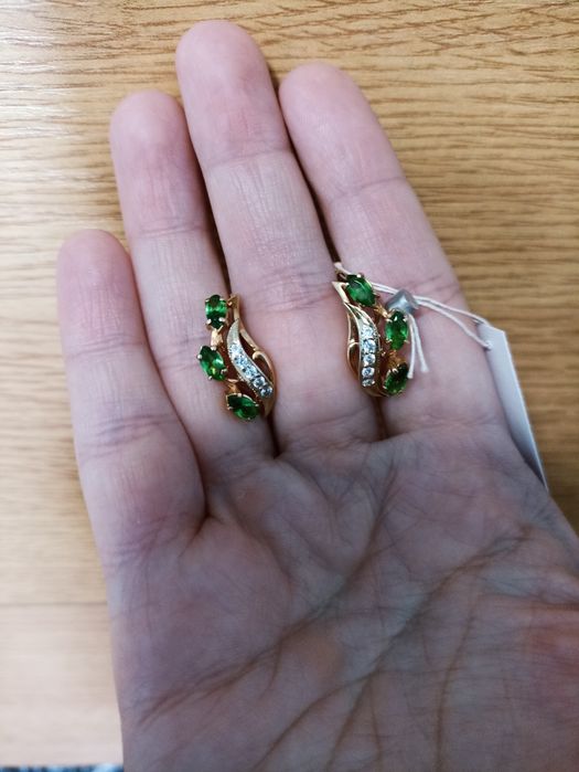 Новые золотые серьги 585 пробы