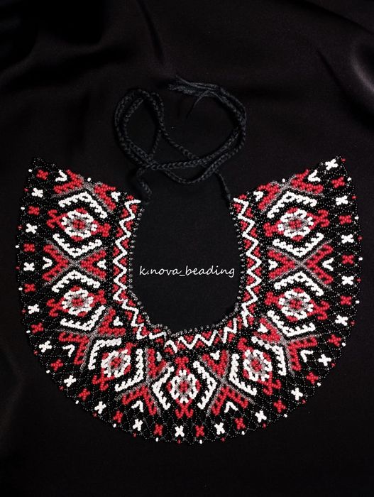 Этническое украшение из бисера