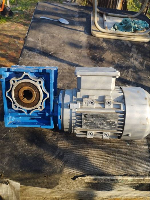 Продам электро двигатель