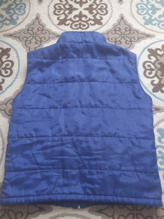 Безрукавка лёгкая теплая