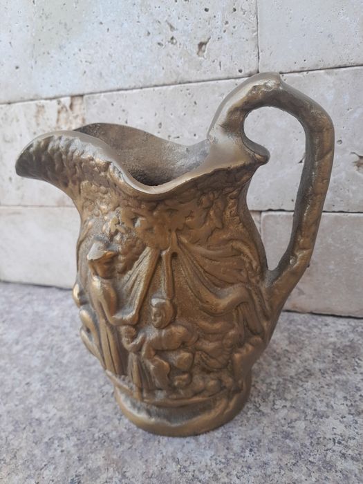 Carafă  veche din bronz masiv,  3,3 kg. Transport gratuit