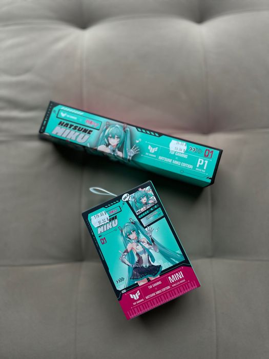 ASUS Hatsune Miku Bundle (мишка + пад)