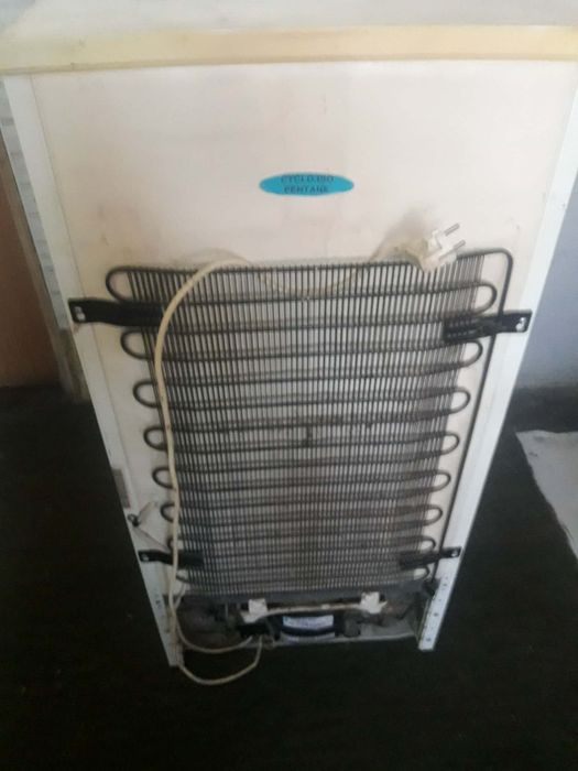 2 frigidere în stare buna